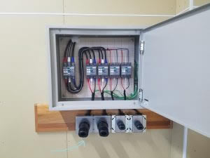 動力コンセント 施工事例 分電盤.COM